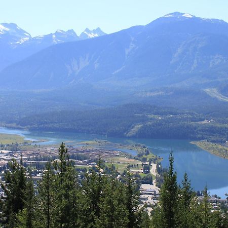 Alpenrose Revelstoke Bed & Breakfast Exterior foto