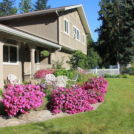 Alpenrose Revelstoke Bed & Breakfast Exterior foto