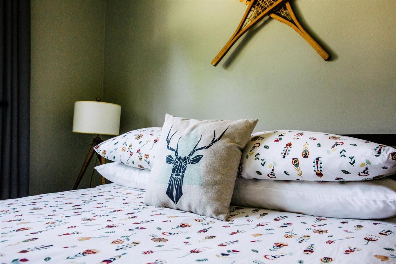 Alpenrose Revelstoke Bed & Breakfast Exterior foto