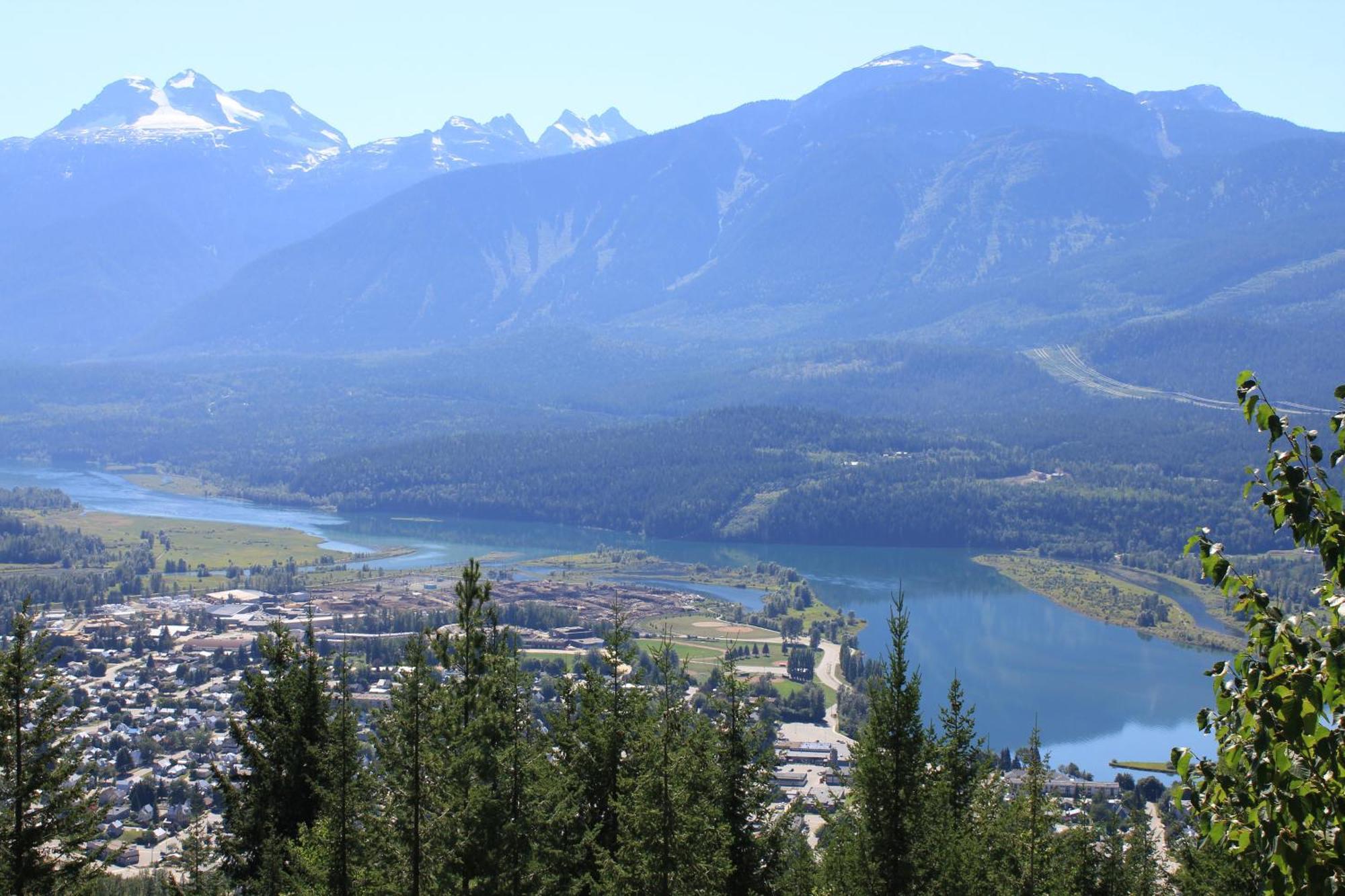 Alpenrose Revelstoke Bed & Breakfast Exterior foto